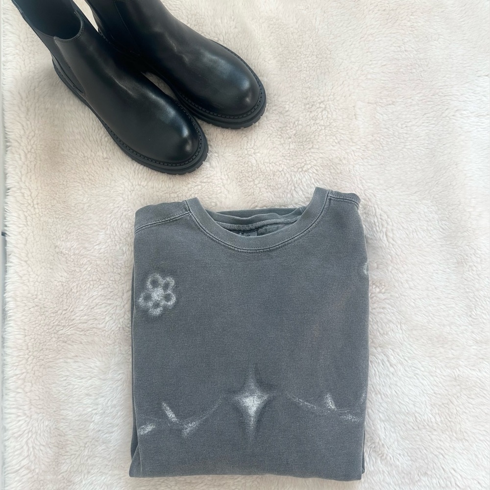 Comfort Colors Grey Medium sweatshirt - Picture 7 of 8
